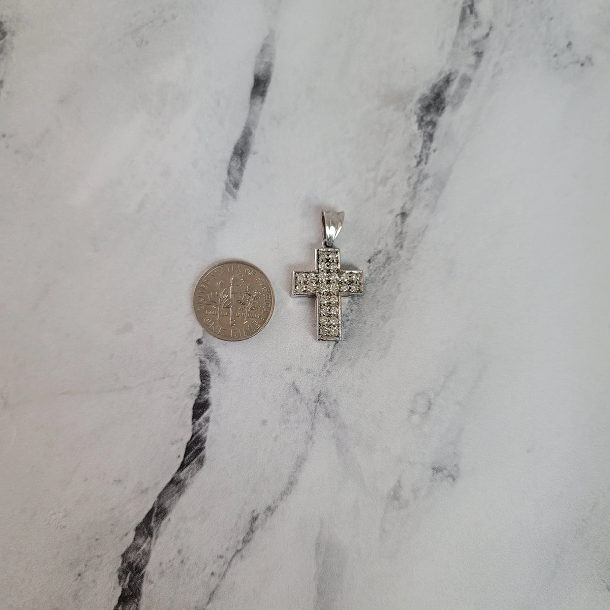 14k White Gold Diamond Cross Pendant Q361605