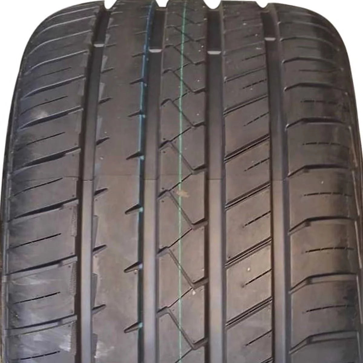 275/40ZR22 All Season Ultra High Performance Tires G261375